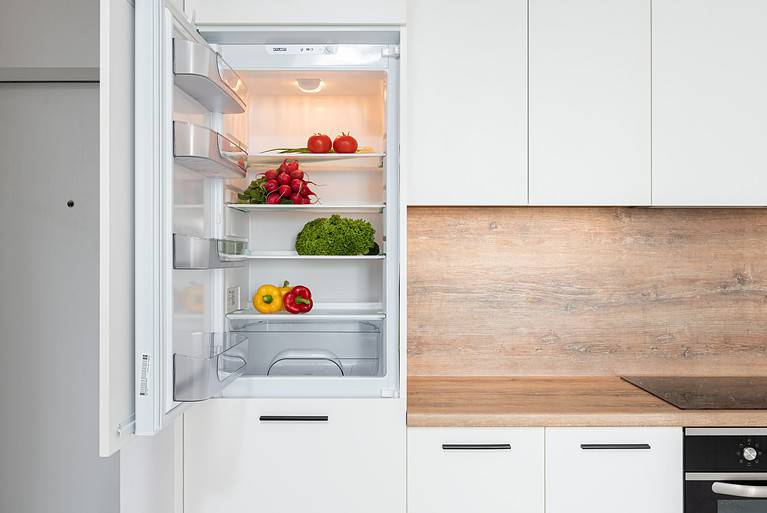Jääkaapin lämpötila vaikuttaa ruoan säilytvyyteen ja turvallisuuteen.
